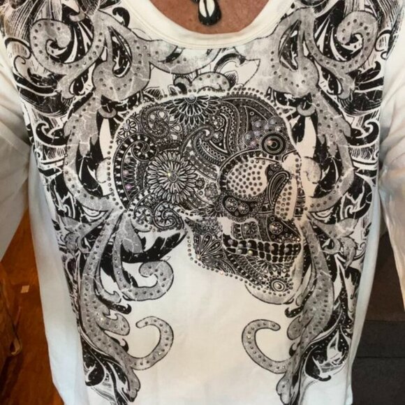 Vocal Apparel Cut Out Top with Skulls and Stone - NWT - Picture 2 of 6